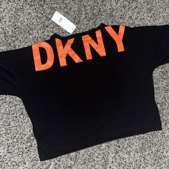 NWT. Woman’s DKNY sport black shirt sleeve T-shirt. - Picture 6 of 6
